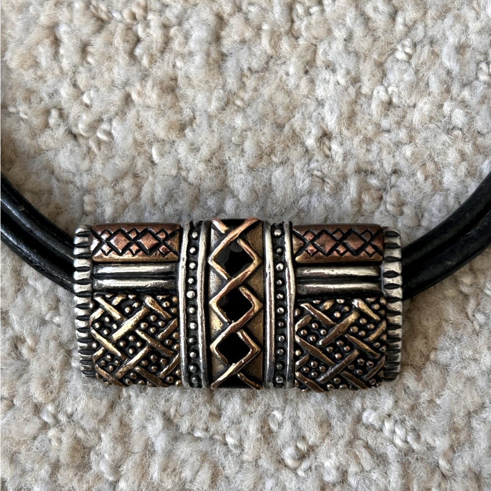 Striking pendant-type silver and copper necklace
